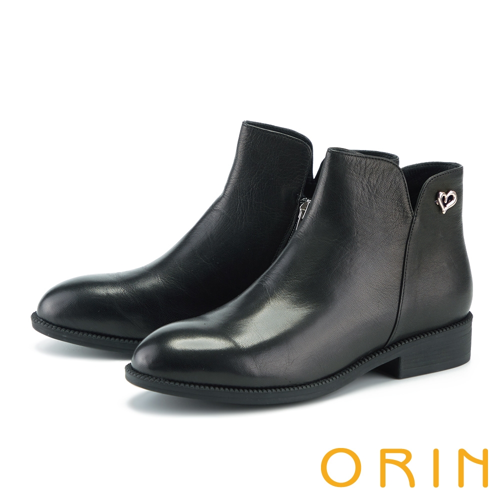ORIN 愛心飾釦真皮低跟短靴 黑色 product image 1