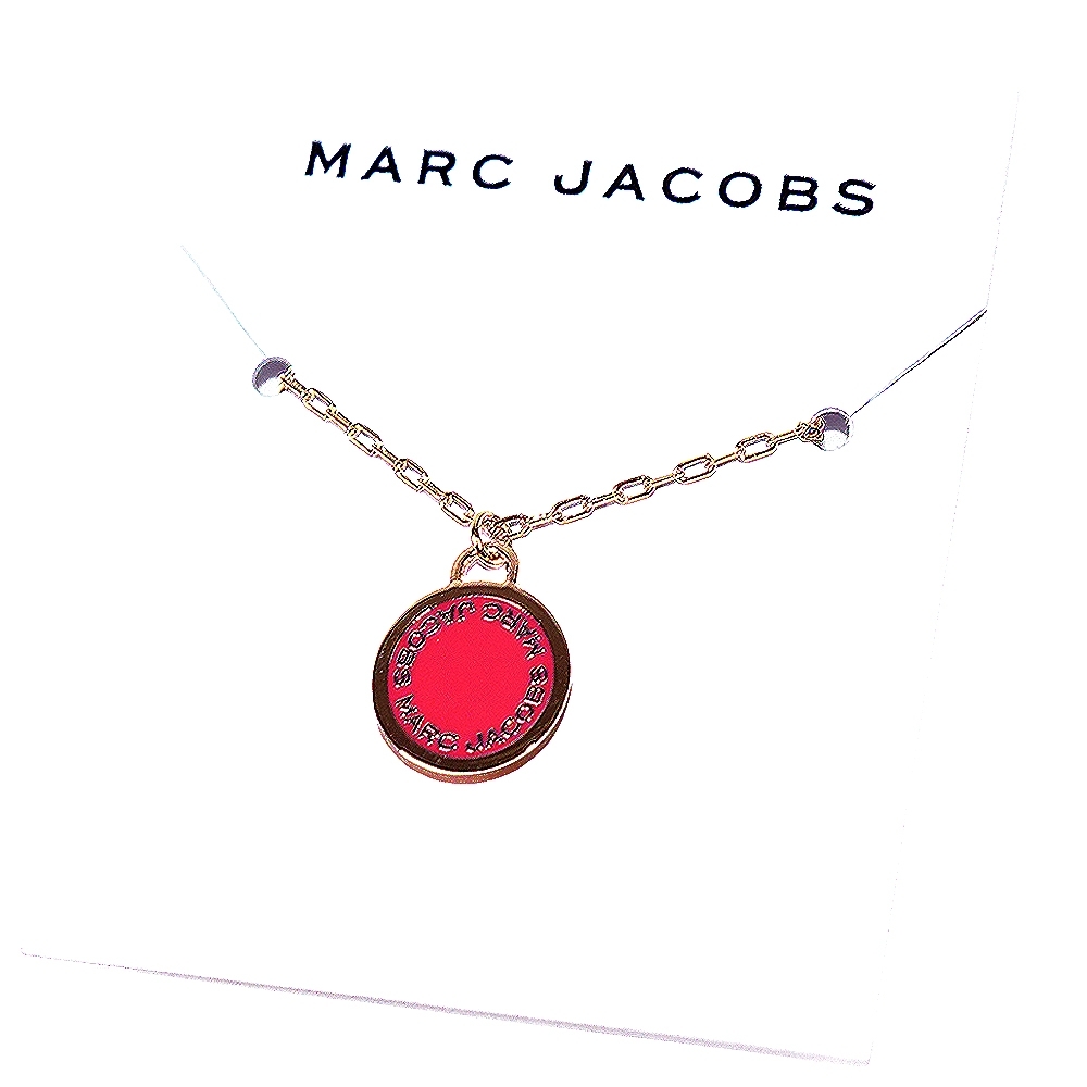 MARC JACOBS 圓牌LOGO琺瑯鎖骨練-紅/金