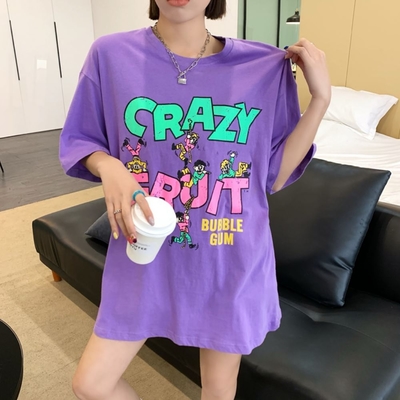MOCO圓領紫色CRAZY英文字印花落肩棉質T恤M~XL