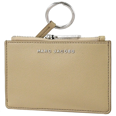 MARC JACOBS 金屬LOGO4卡鑰匙吊環零錢包(卡其)