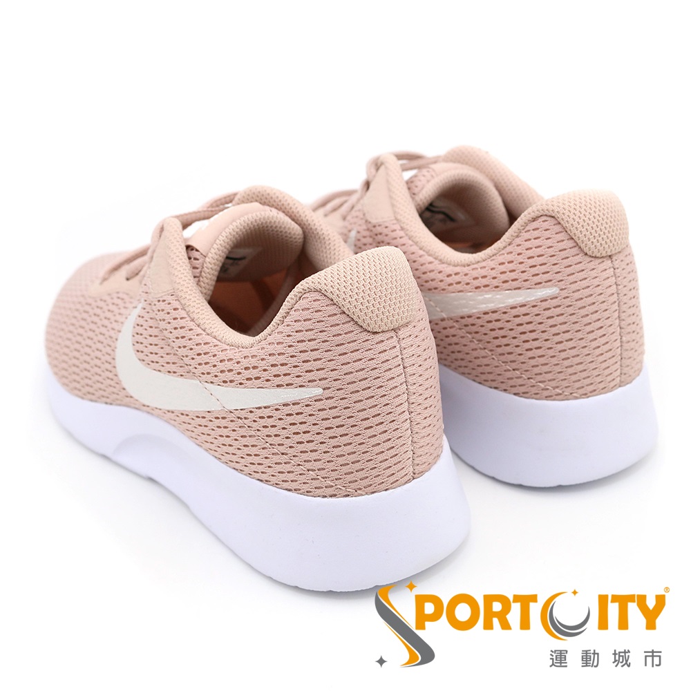 nike tanjun 8126