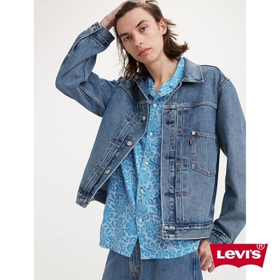 Levis 男款 牛仔外套 / Type1復古寬鬆版型 / 精工中藍染水洗 / 後調節帶設計