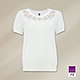 ILEY伊蕾 優雅氣質刺繡珍珠縲縈針織上衣(白色；M-XL)1231455013 product thumbnail 1