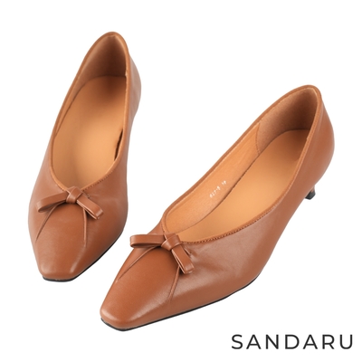 山打努SANDARU-跟鞋 尖頭壓褶V口蝶結低跟包鞋-棕