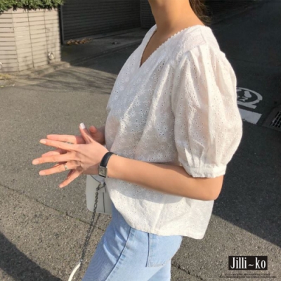 JILLI-KO V領蕾絲鏤空泡泡袖小衫- 白色
