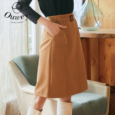 OUWEY歐薇 個性魅力造型腰帶側開叉半身裙(卡其)32130721