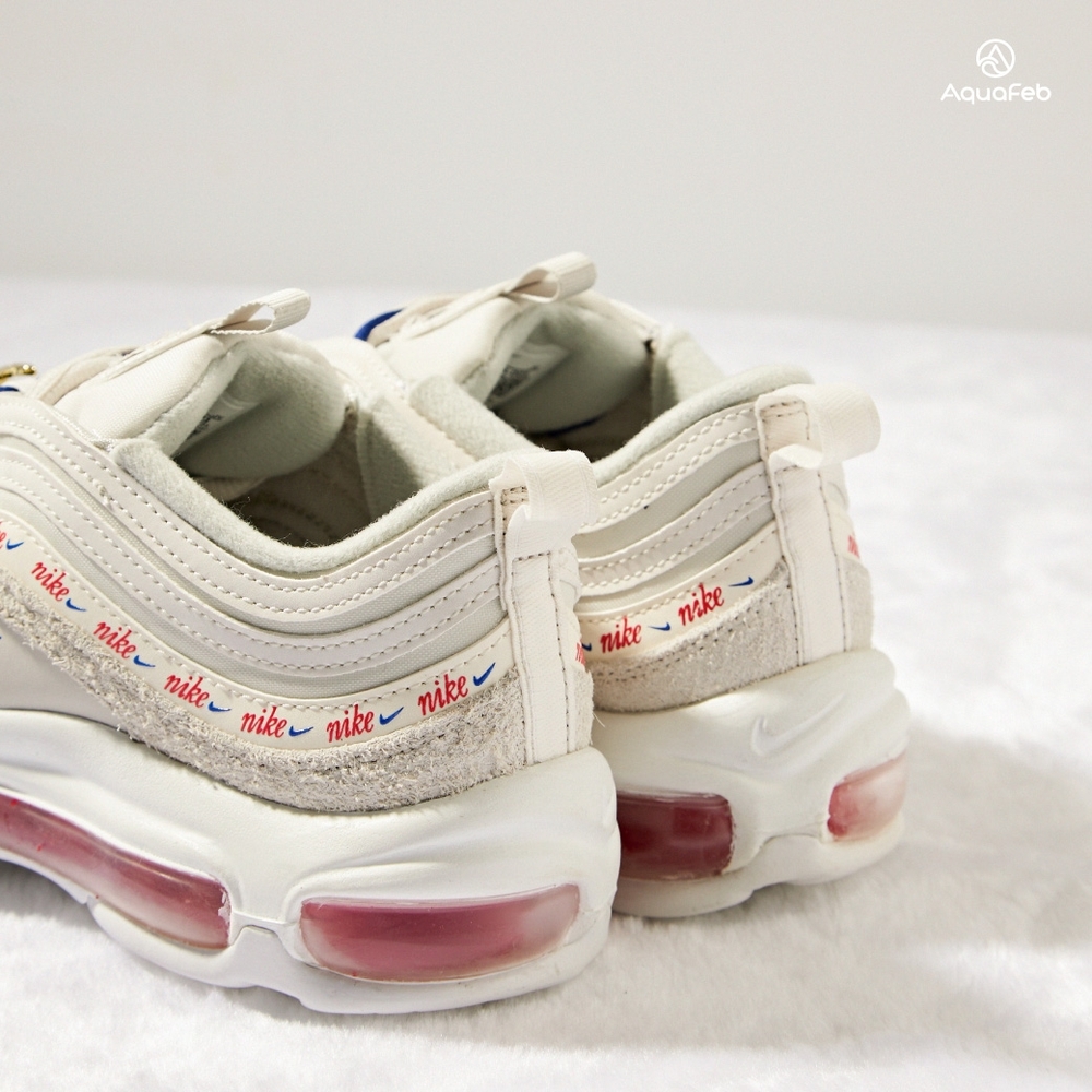 Nike Air Max 97 SE 女鞋米白色子彈麂皮串標LOGO 運動鞋休閒鞋DC4013