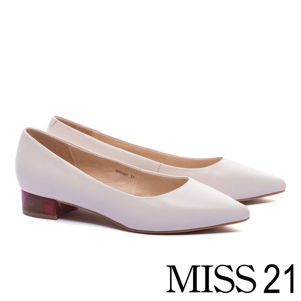 低跟鞋 MISS 21 簡約純色木紋跟設計羊皮尖頭低跟鞋－米白