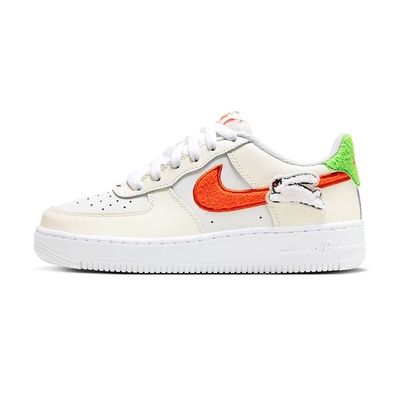 Nike Air Force 1 Lv8 Gs 女鞋 大童鞋 米白色 橘勾 毛毛 兔年 經典 運動 休閒鞋 FD9912-181