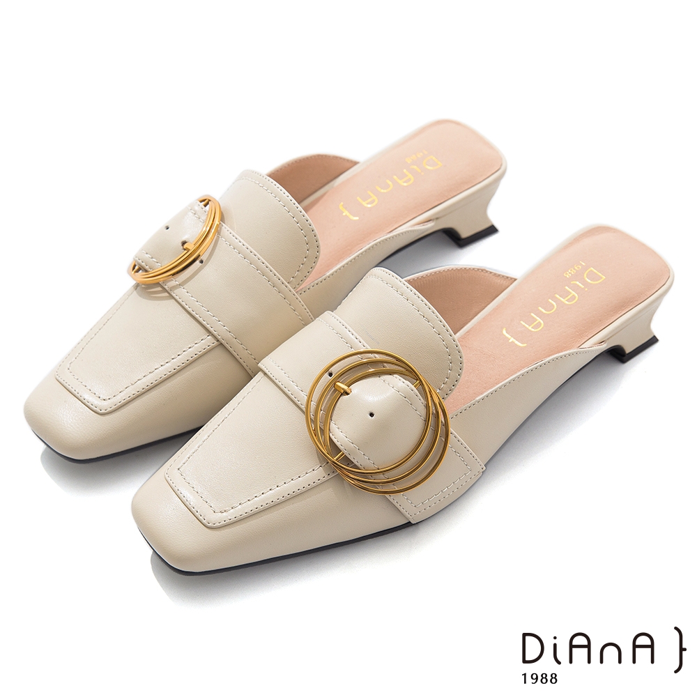 DIANA 3.5cm 質感羊皮金屬圓方尖頭環穆勒鞋-時尚雅痞-奶油白