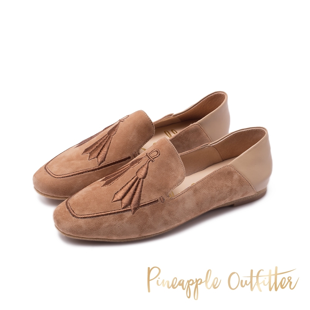 Pineapple Outfitter MAEVE 輕巧刺繡拼接平底鞋-絨棕色