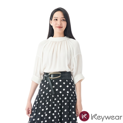 KeyWear奇威名品 優雅絲質設計款五分袖上衣-白色