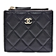 CHANEL 經典金色雙C LOGO菱格粒紋牛皮暗釦短夾(黑色) product thumbnail 1