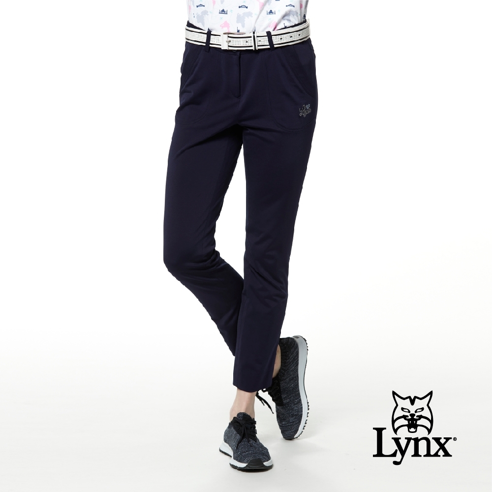 【Lynx Golf】女款日本進口布料造型口袋燙鑽設計窄管九分褲-深藍色