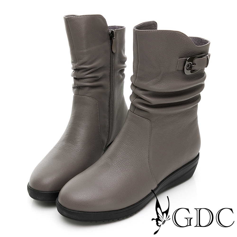 GDC-輕量舒適真皮抓皺釦環楔型秋冬中筒靴-灰色