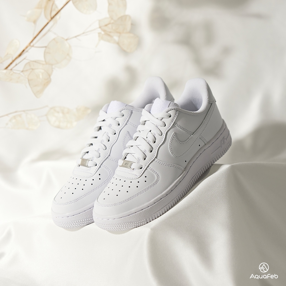 Nike Air Force 1 '07 女鞋白色經典皮革AF1 休閒鞋DD8959-100 | 休閒鞋