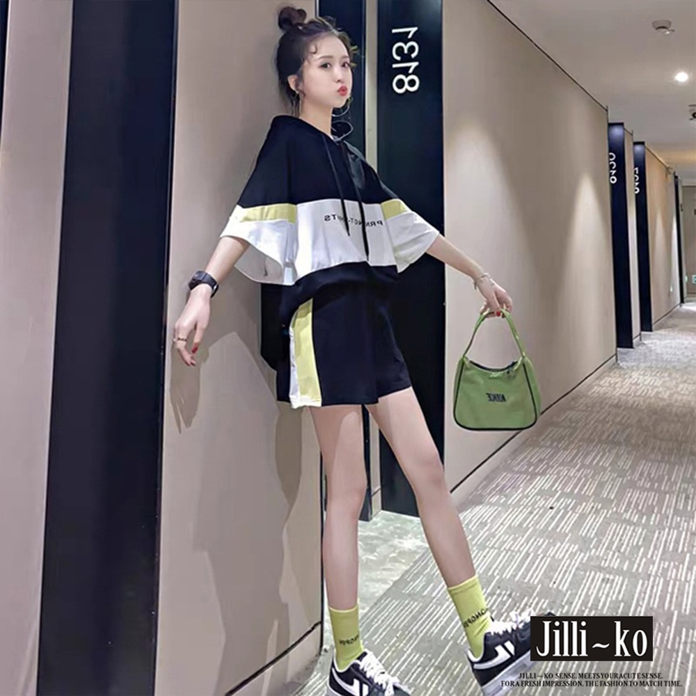 JILLI-KO 兩件套夏季新款飛鼠袖撞色連帽運動套裝- 黑/紅