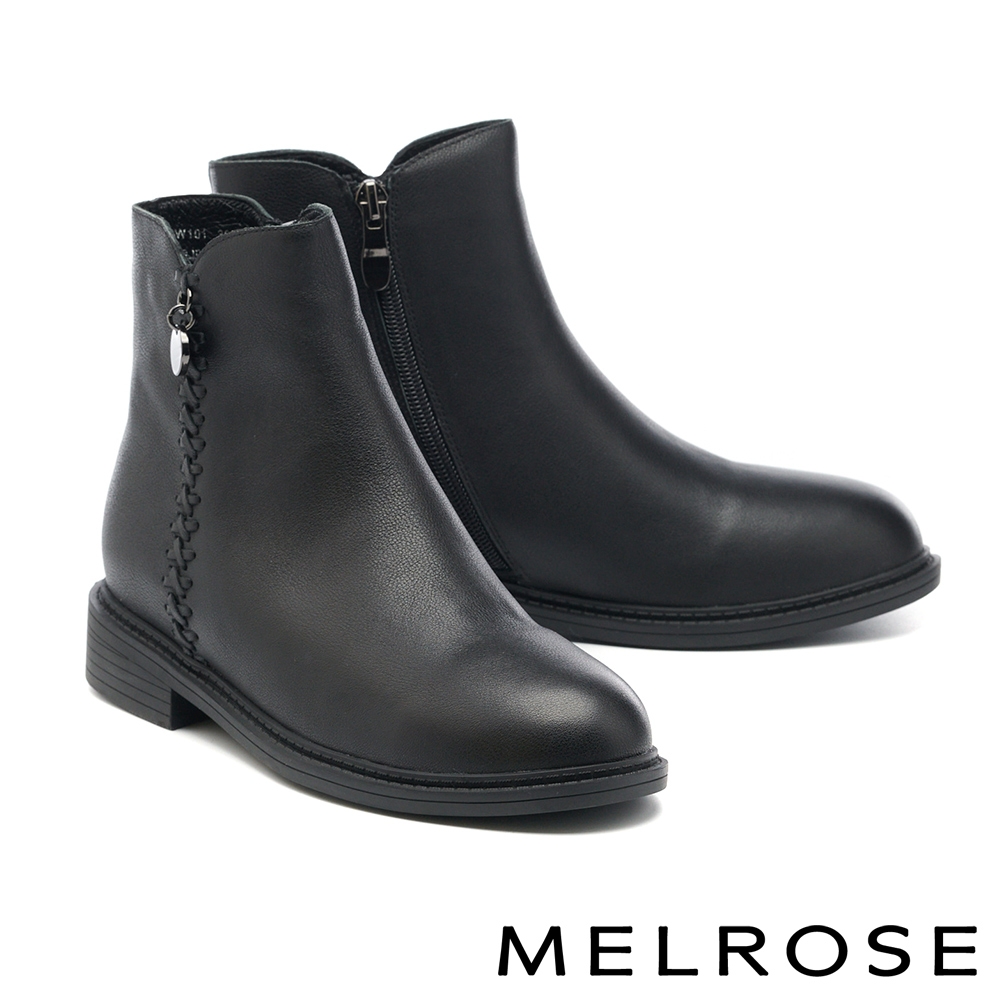 短靴 MELROSE 經典質感圓釦編織牛皮低跟短靴－黑