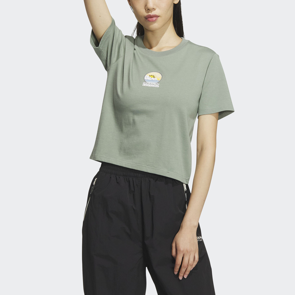 Adidas OD Tee 1 [IK8612] 女 短袖 上衣 T恤 短版 運動 休閒 日出 插畫 戶外風 穿搭 綠