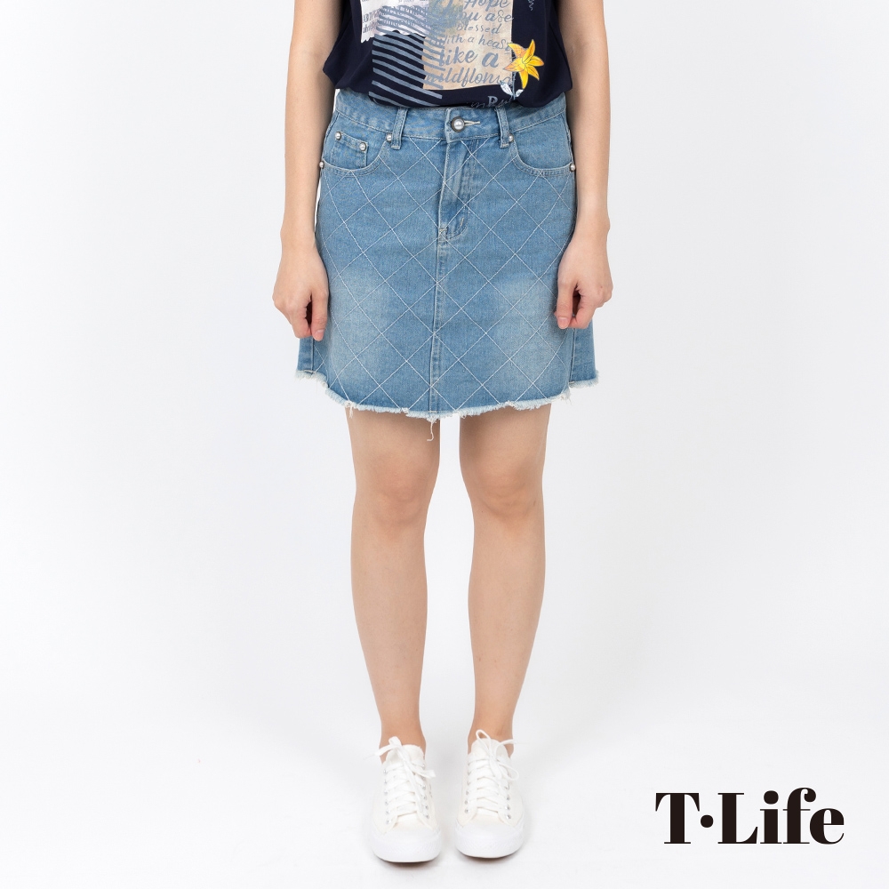 T.Life 簡約菱格紋珍珠釦牛仔短裙(1色)