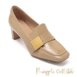 Pineapple Outfitter-ELENI-漆皮金屬釦方頭中跟鞋-卡其色