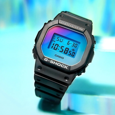 CASIO 卡西歐 G-SHOCK 彩虹蒸鍍 黃昏時分 漸變錶面電子錶 迎春好禮 DW-5600SR-1