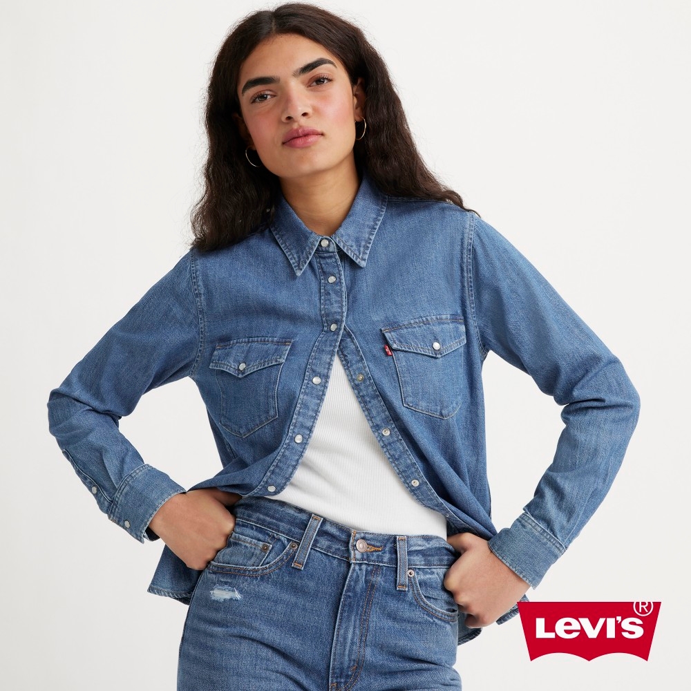 Levis 女款 修身牛仔襯衫 / 精工淺藍水洗 / 質感珍珠扣