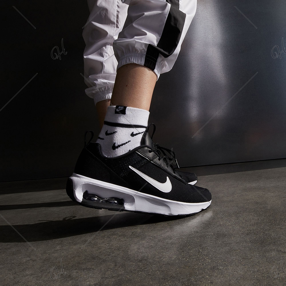 NIKE 慢跑鞋運動鞋氣墊緩震女鞋黑DH0874003 W AIR MAX INTRLK LITE