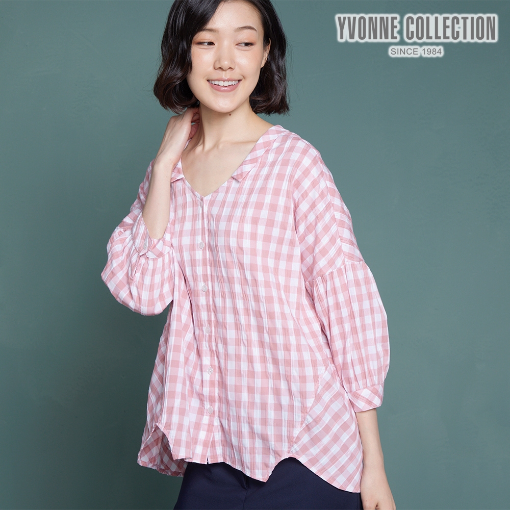 YVONNE COLLECTION 嘉頓格紋翻領V領七分袖上衣-粉