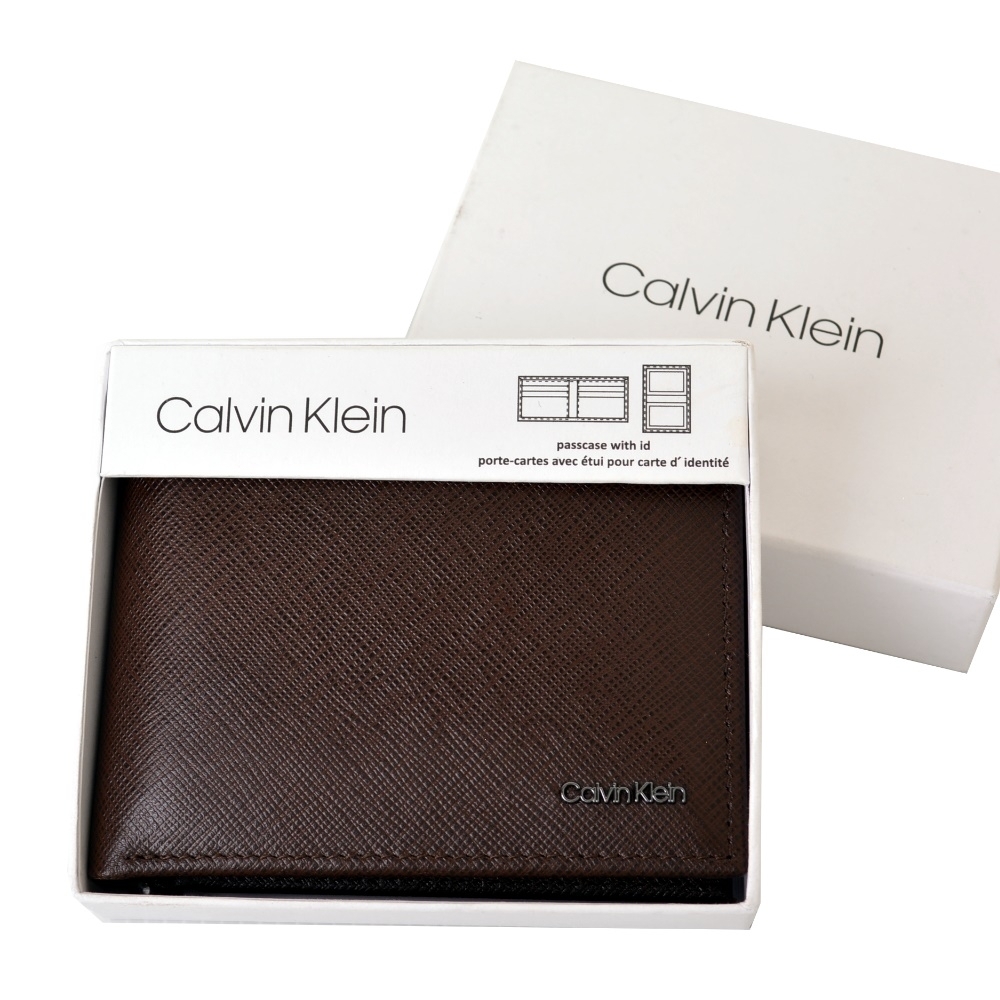Calvin Klein CK銀字LOGO經典防刮皮革多卡雙摺短夾-深棕