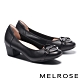 低跟鞋 MELROSE 復古時尚金屬飾釦蜥蜴紋全真皮低跟鞋－黑 product thumbnail 1