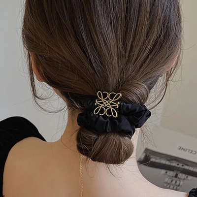 JC Collection 韓國時尚典雅字母裝飾髮圈(黑色)