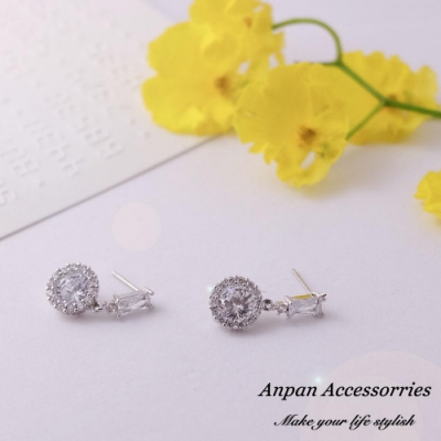 【ANPAN愛扮】韓東大門甜美一字鑽925銀針耳釘式耳環-銀