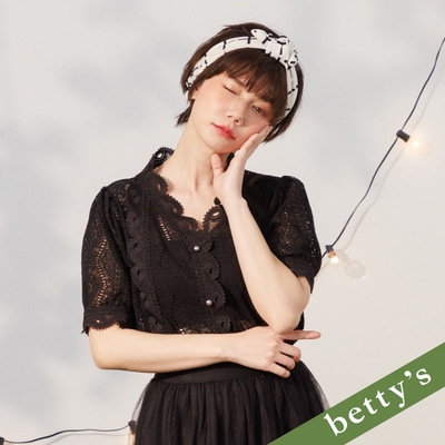 betty’s貝蒂思 滿版蕾絲珠釦裝飾上衣(黑色)