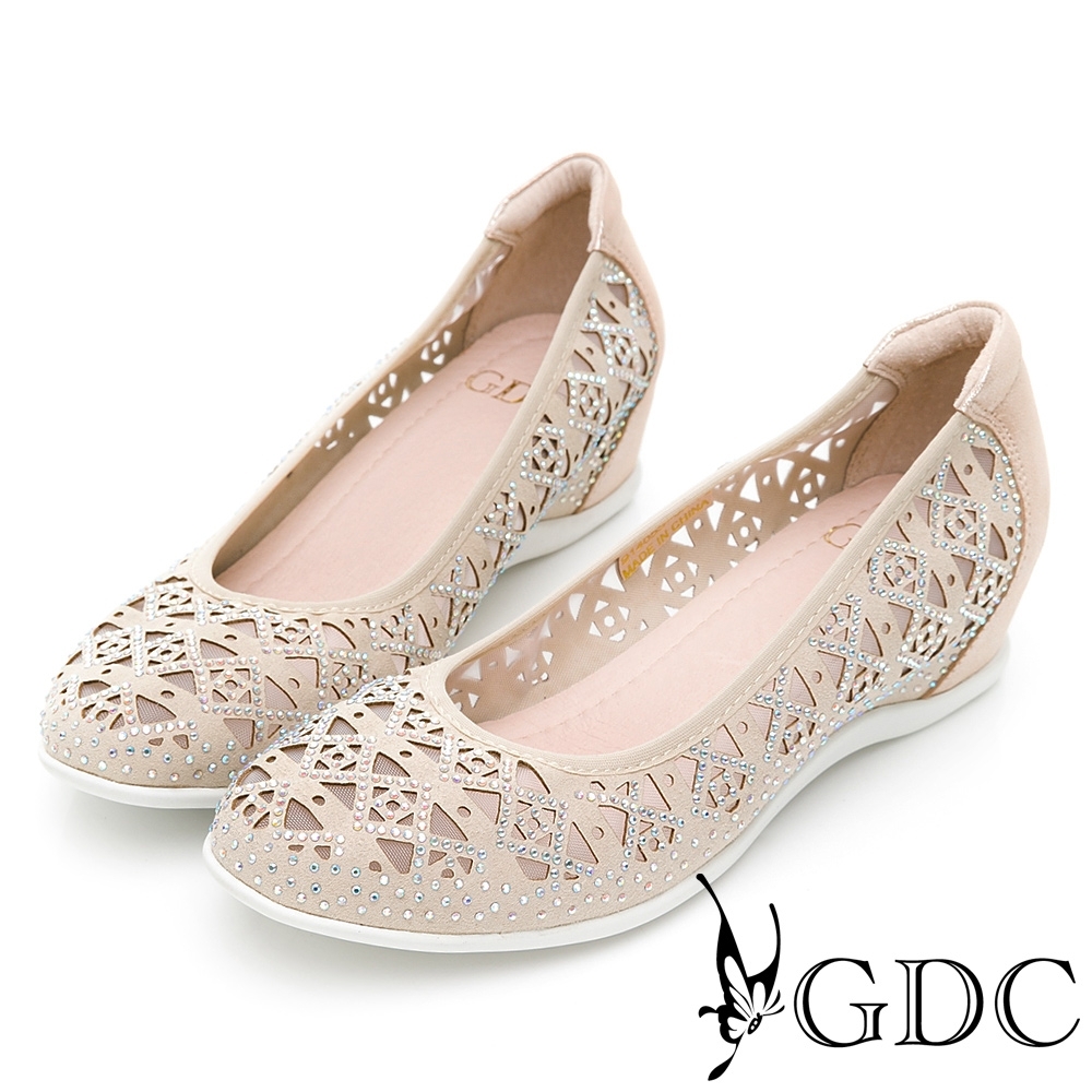 GDC-真皮精緻菱格簍空圖騰楔型鞋-金色