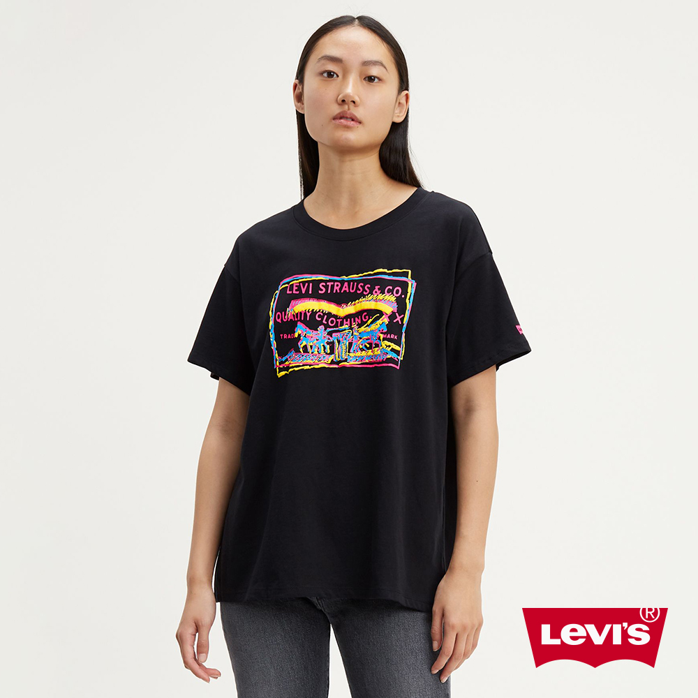 Levis 女款 短袖T恤 翻玩夏日Logo T Boyfriend版型 街頭塗鴉風