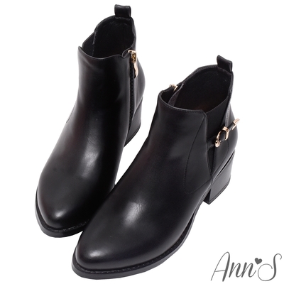 Ann’S蘊藏氣質-金色扣帶側邊鬆緊造型粗跟短靴-黑