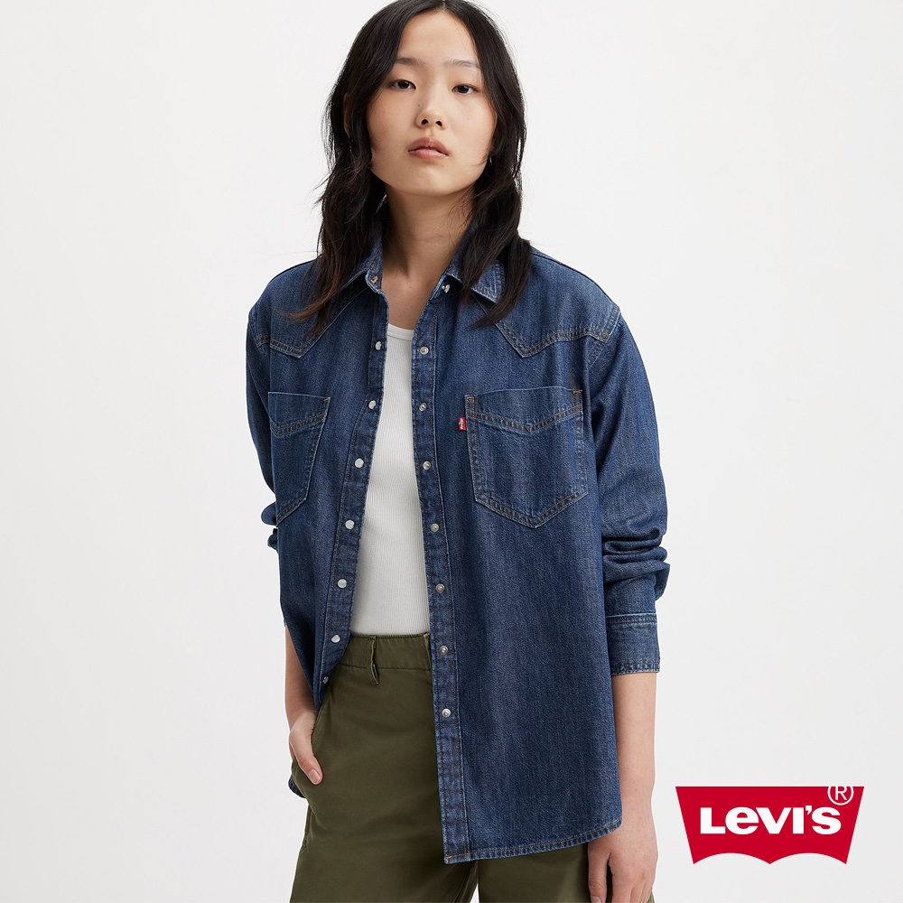 Levis 女款 寬鬆微落肩版牛仔襯衫外套 / 精工深藍染石洗 / 寒麻纖維