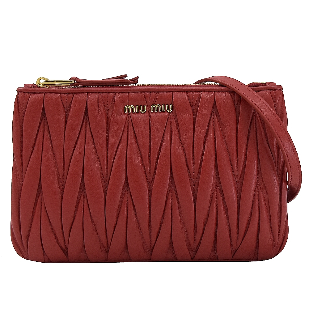 MIU MIU 金屬LOGO小羊皮抓皺雙層拉鍊斜背包(紅) | 歐系精品包/配件 