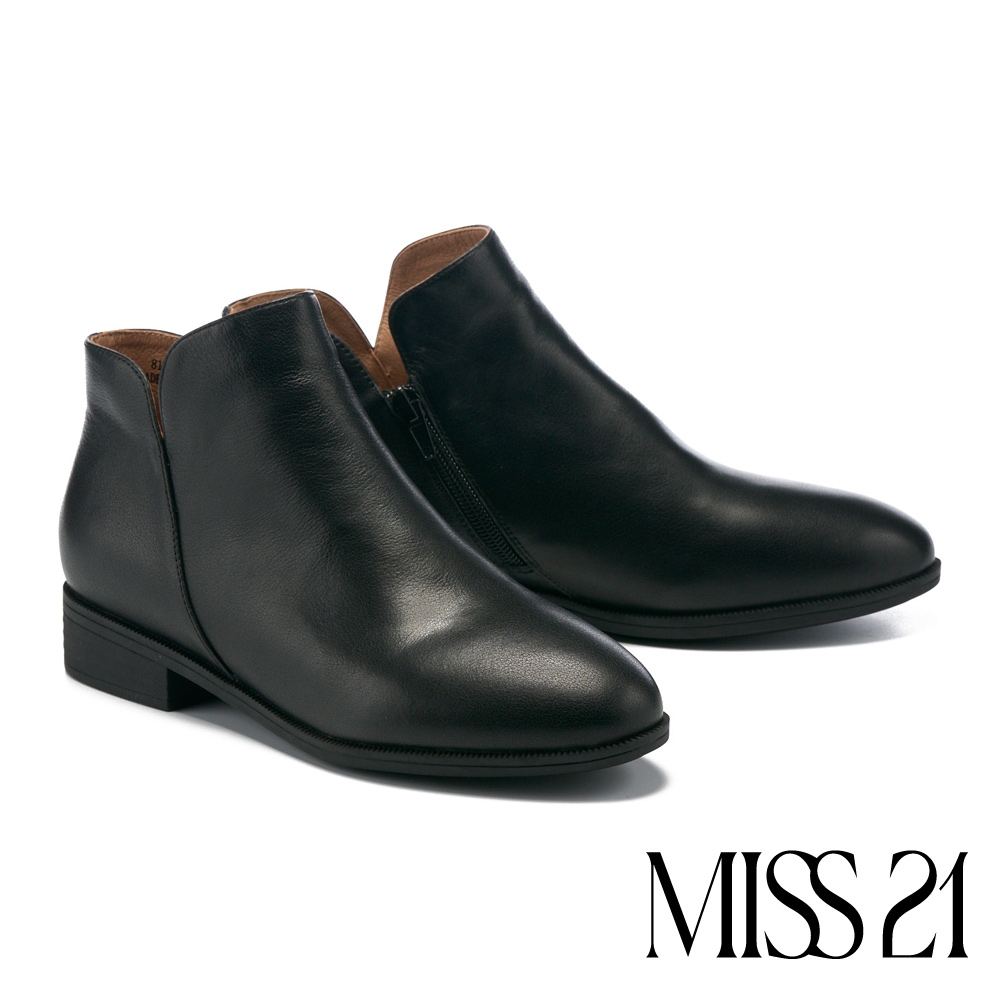 短靴 MISS 21 率性內斂側Ｖ口全真皮低跟短靴－黑