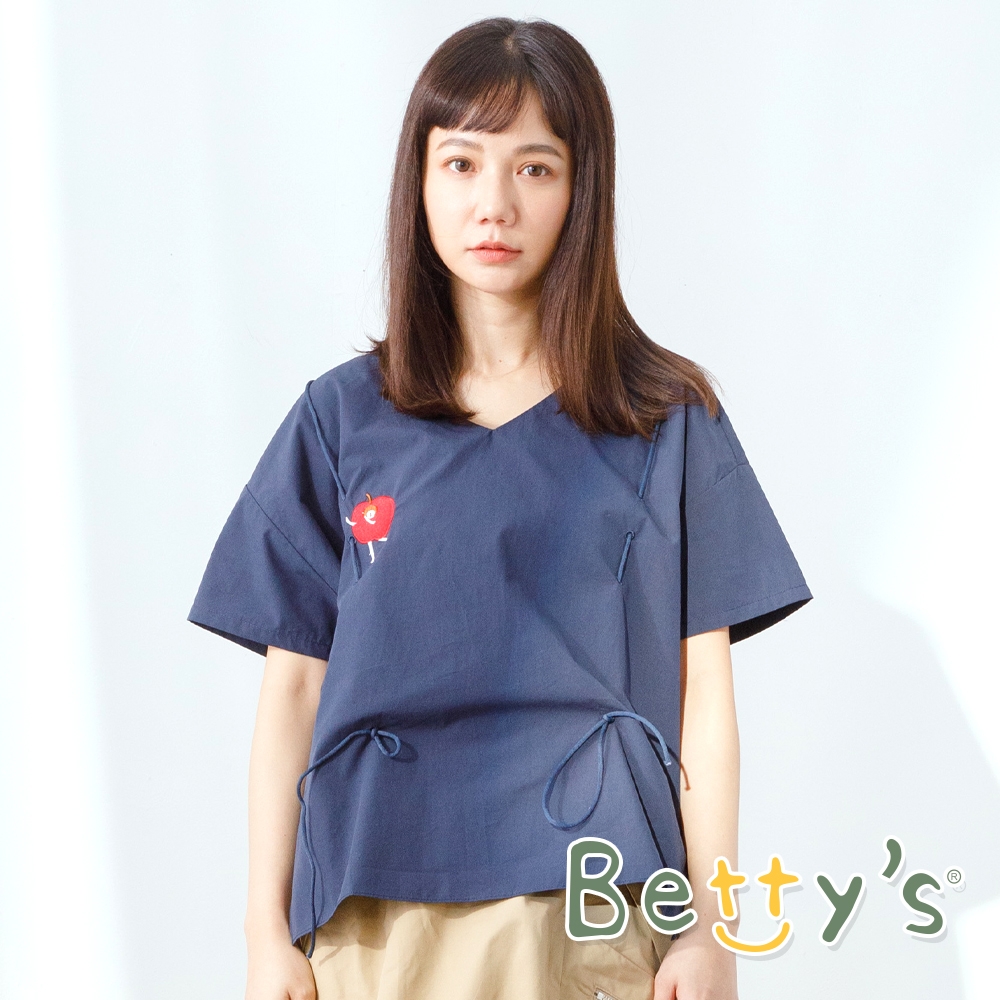 betty’s貝蒂思　V領蘋果繡線短袖上衣 (深藍)