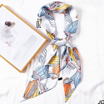 JC Collection 甜美柔軟優質絲質繽紛印花圖騰領巾髮帶絲巾(藍色、粉色)