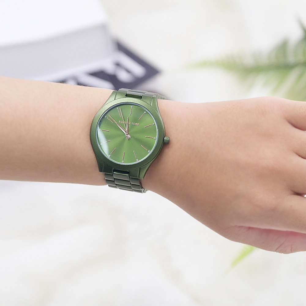 MICHAEL KORS 金字LOGO鋁製烤漆時尚腕錶(橄欖綠-錶面35mm)