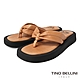 Tino Bellini 西班牙進口羊皮夾腳厚軟底涼拖鞋-棕 product thumbnail 1