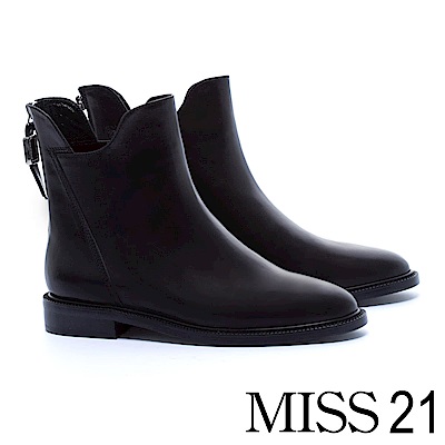 短靴 MISS 21 獨特縫線設計全真皮尖頭粗跟短靴－黑