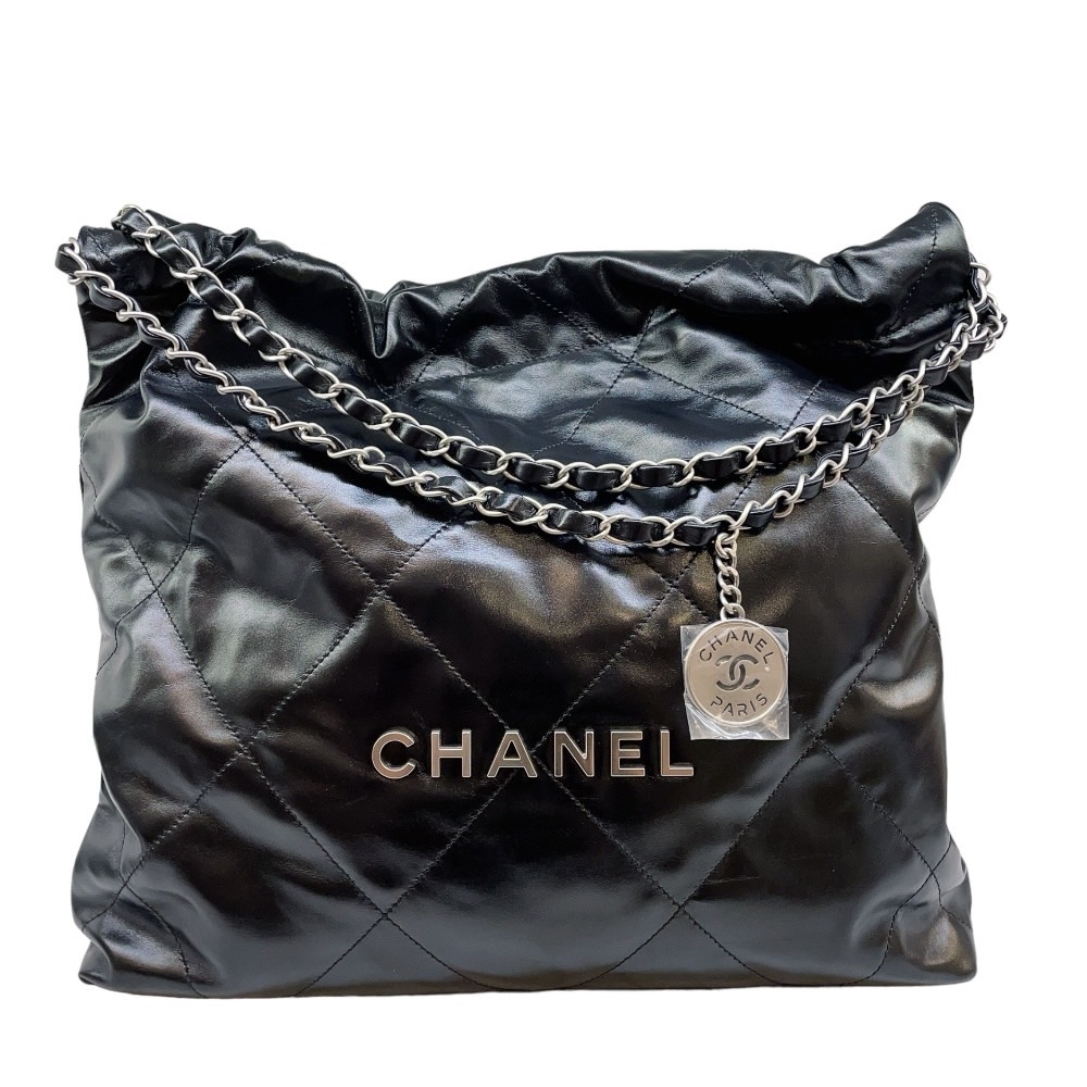 CHANEL 香奈兒 22 Handbag/22包/垃圾袋包/中款/菱格紋縫線亮面小牛皮肩背包(黑色銀釦)