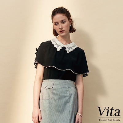 【Vita】刺繡翻領微性感雙側露肩荷葉造型後頸扣上衣-黑