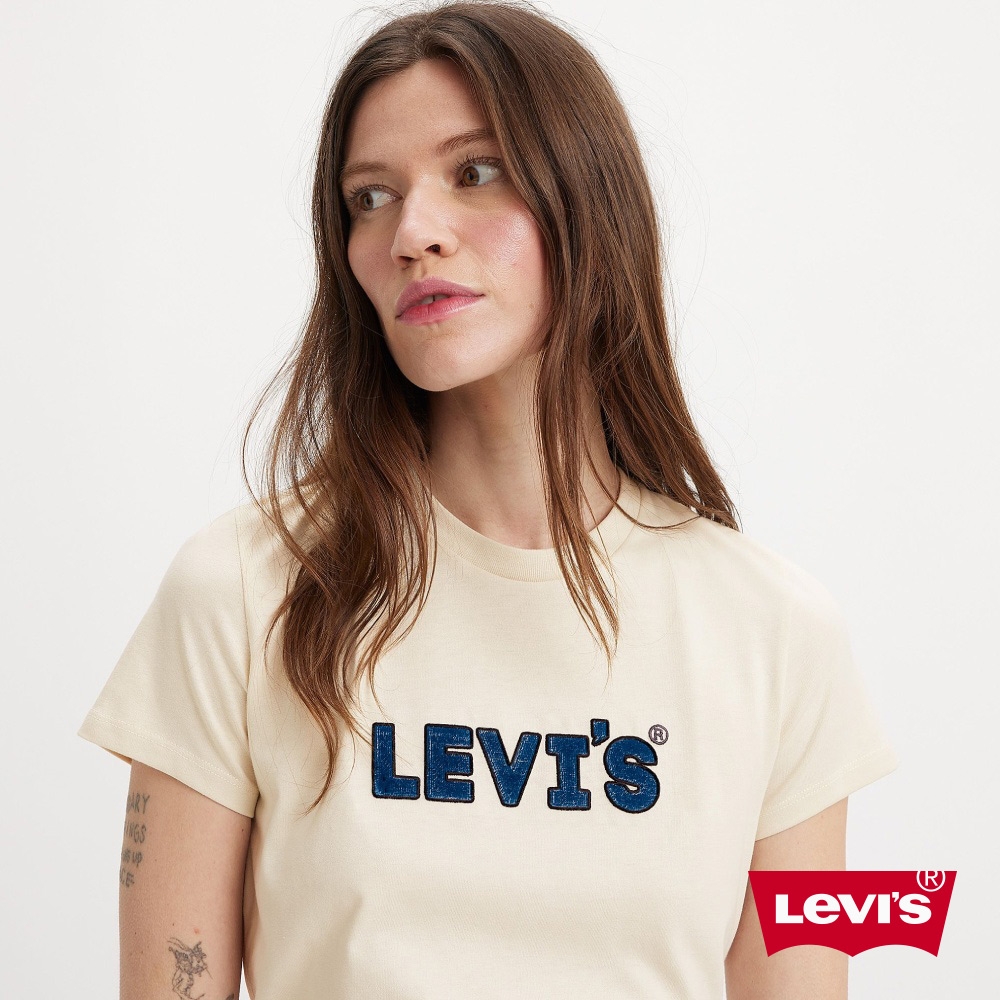 Levis 女款 修身版短袖T恤 / 立體布章Logo 牛奶白