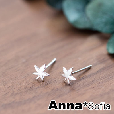 【3件5折】AnnaSofia 迷你銀楓單葉 925銀針耳針耳環(銀系)