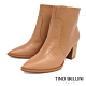 Tino Bellini巴西進口俐落線條高跟短靴_駝 product thumbnail 1